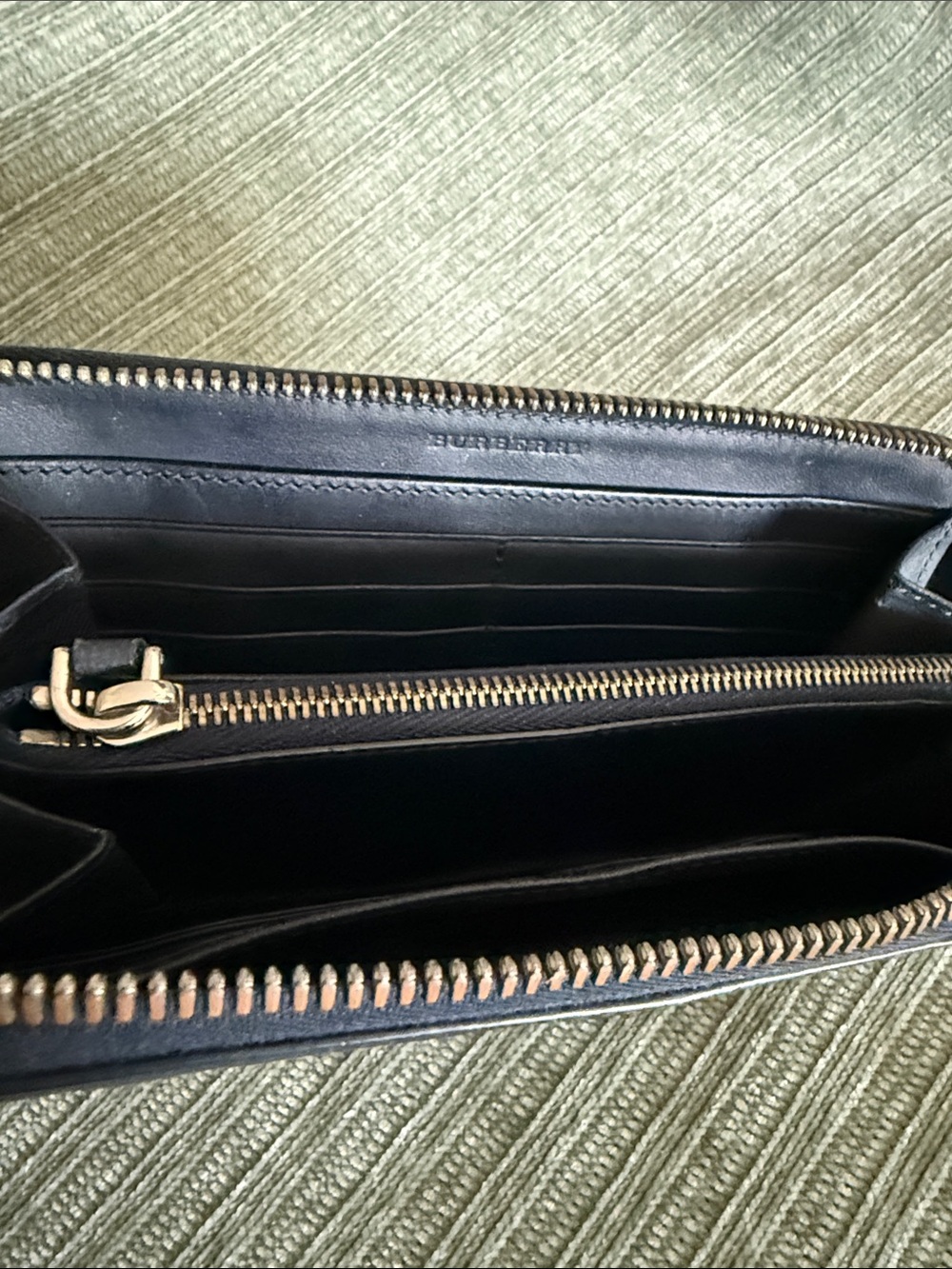Burberry woman’s Black Solid Zip-Around Long Wallet with Credit Card Slots - Picture 7 of 11